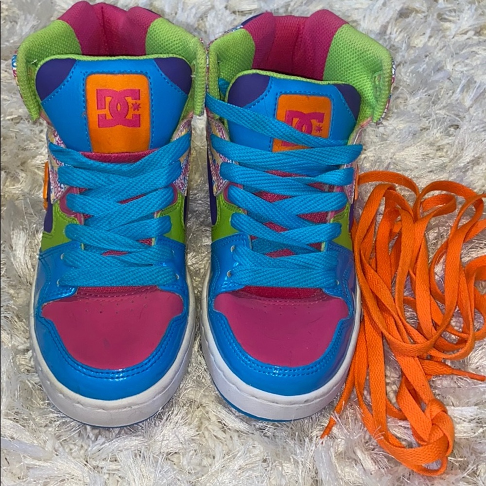 DC kicks